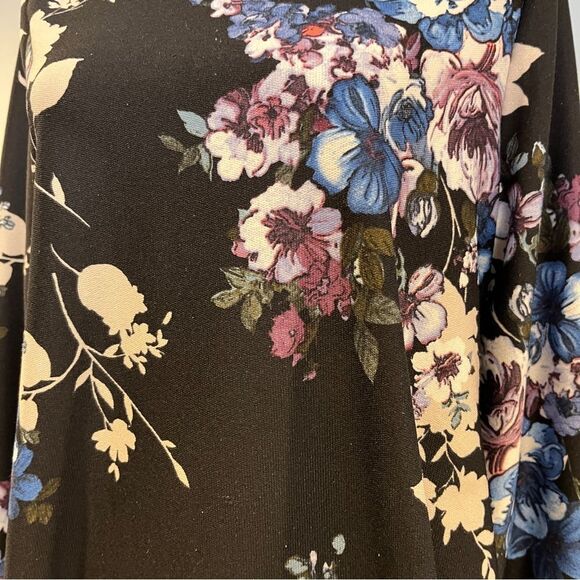 Clearance !!! Floral Black sweater - Picture 4 of 15